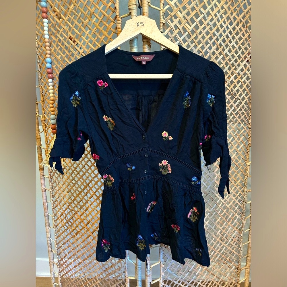 Anthropologie ranna girl embroidered